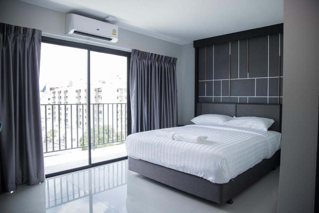 Queen Room with Balcony